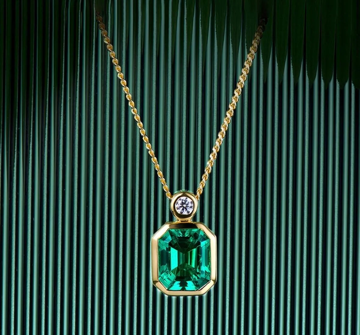 Emerald and diamond jewellery