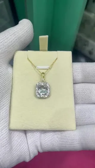 Jewellery Close-Up 04