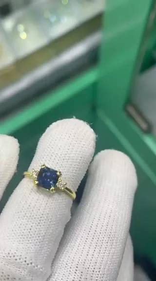 Jewellery Close-Up 05