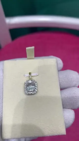 Jewellery Close-Up 06